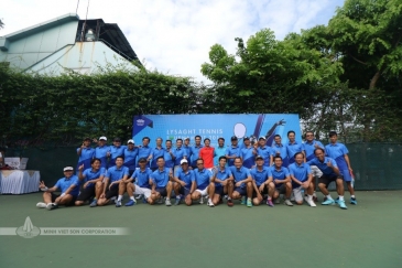  Minh  Việt Sơn tham dự giải Tennis BlueScope 